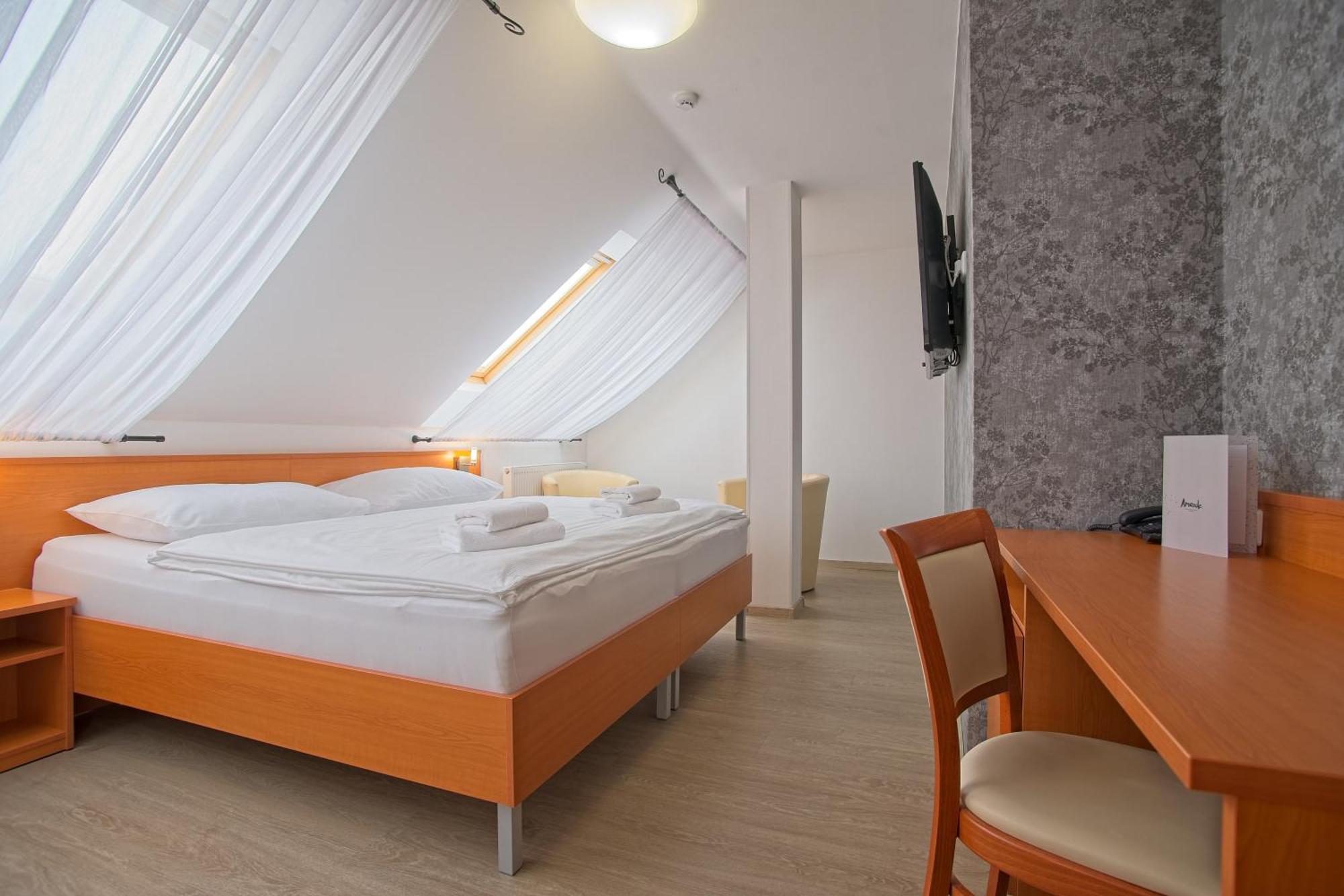 Wine Wellness Hotel Amande Hustopece Exterior photo