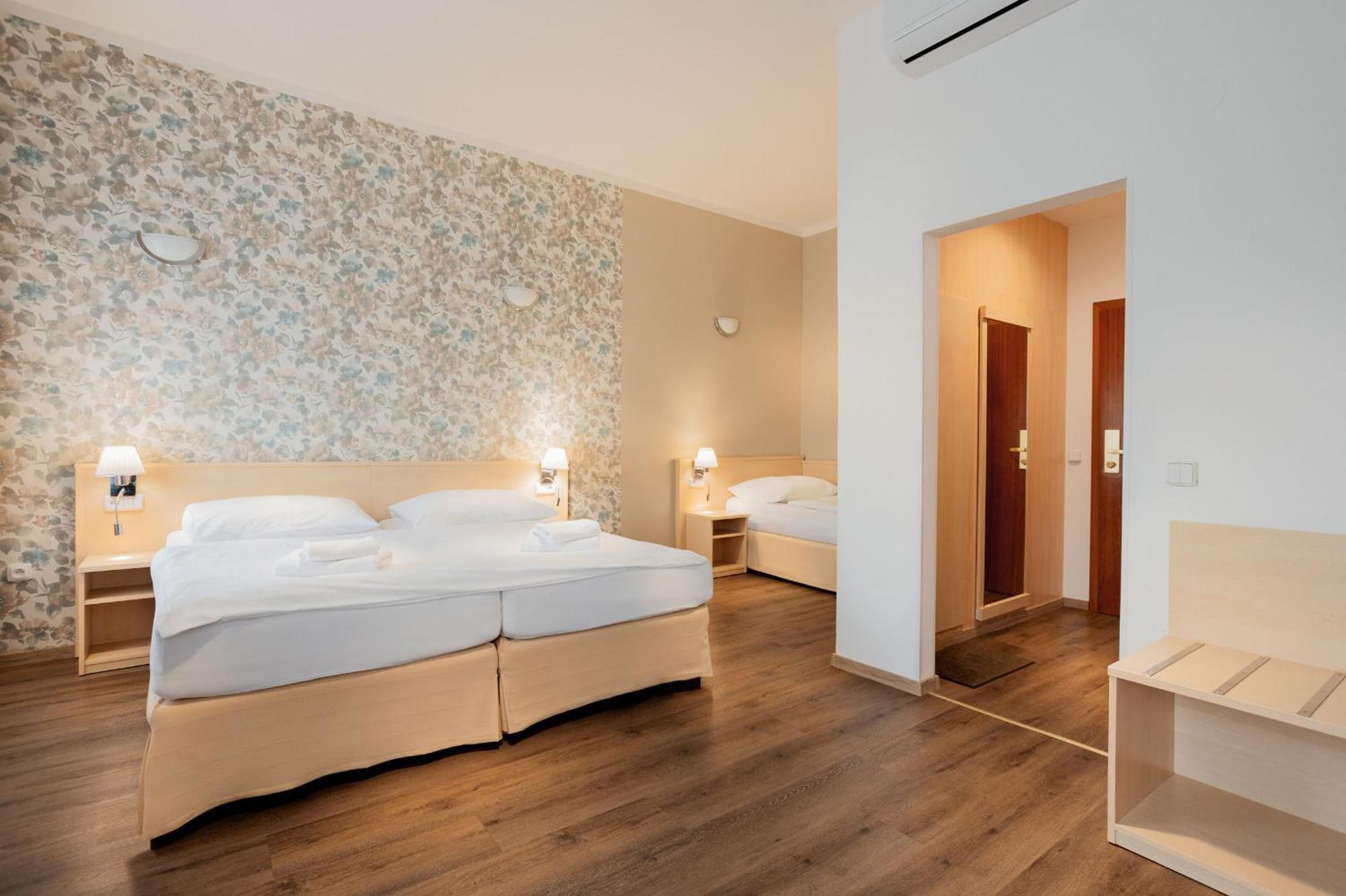Wine Wellness Hotel Amande Hustopece Exterior photo