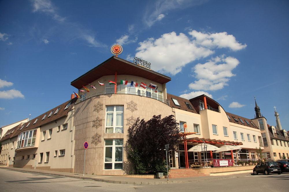 Wine Wellness Hotel Amande Hustopece Exterior photo
