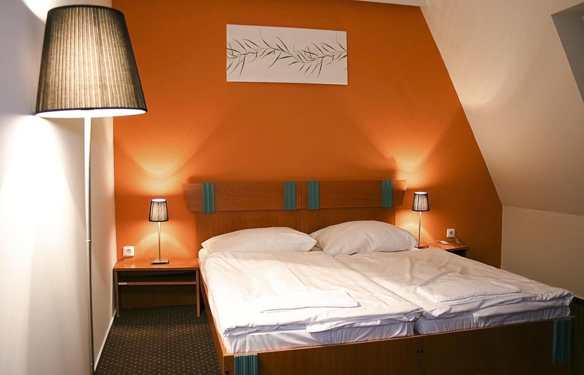 Wine Wellness Hotel Amande Hustopece Exterior photo